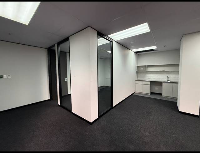 129M² OFFICE TO LET IN PARKTOWN